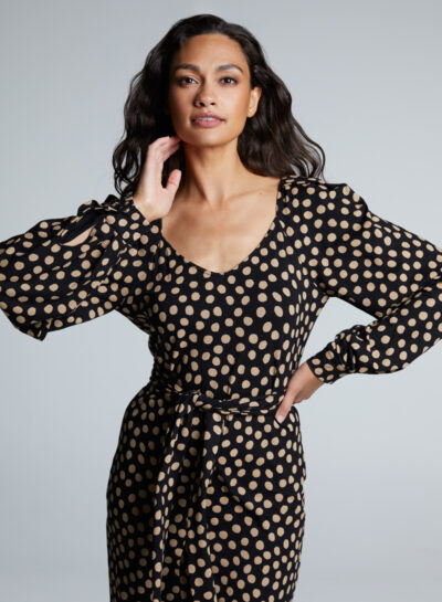 Kokerjurk met polkadots en pofmouw