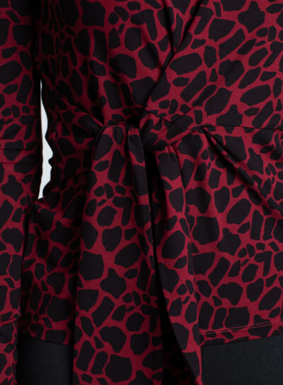 Shirt met vlekkendessin en knoopdetail