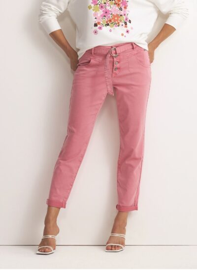 red button roze jeans