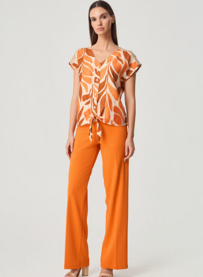 Losvallende blouse met knoopdetail