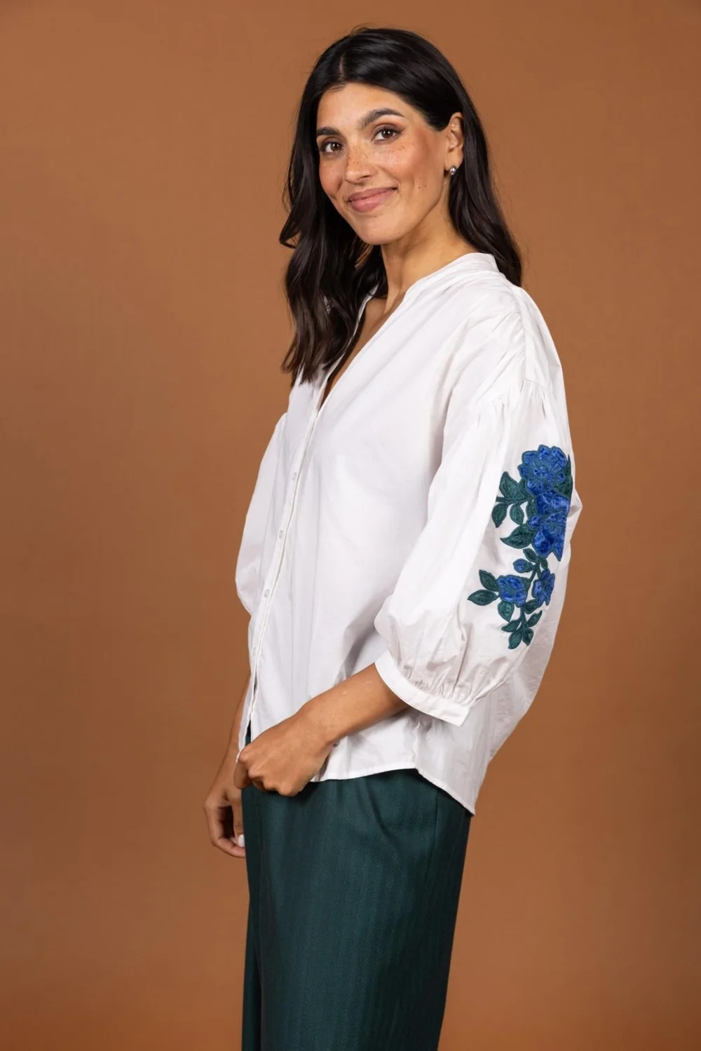 Blouse in popeline met broderie four roses