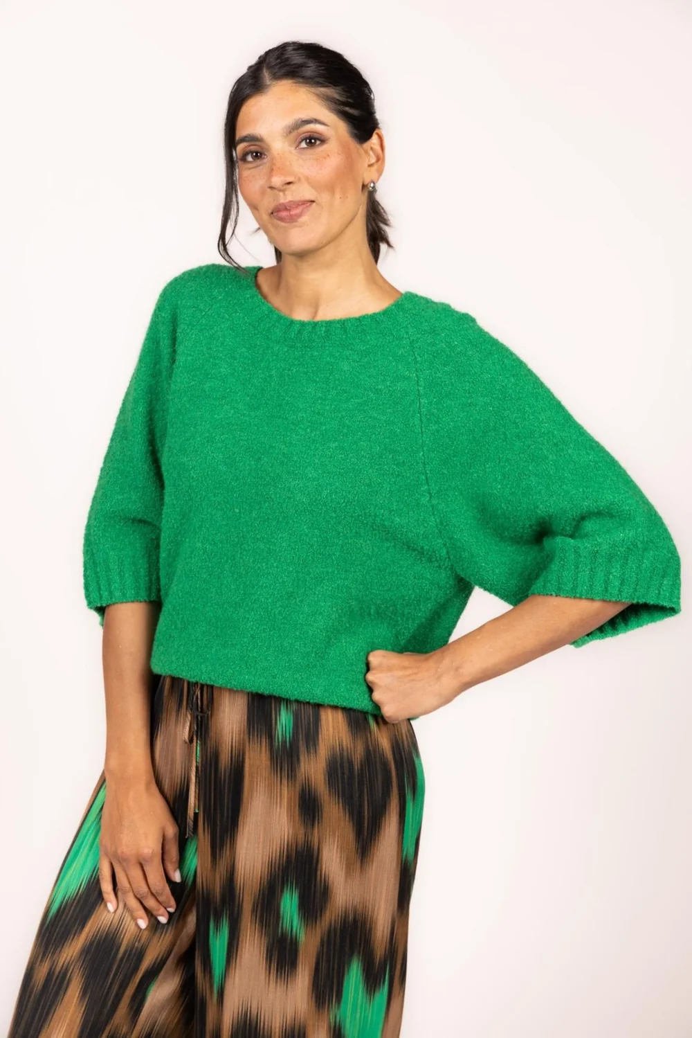 Gebreide trui in boucle met driekwart mouw four roses