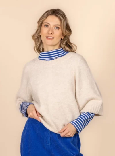 Gebreide trui in boucle met driekwart mouw