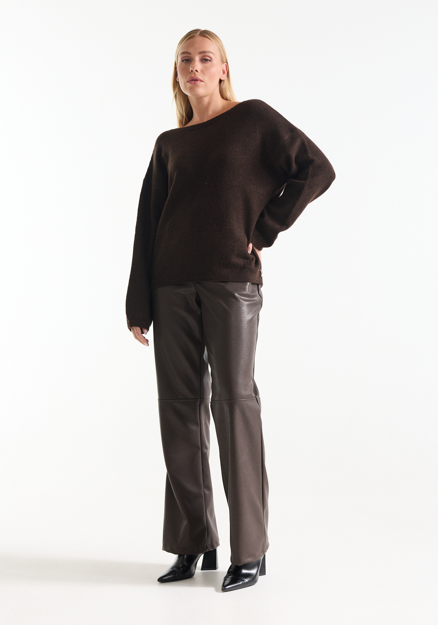 Bruine trui met open rug en strikdetail - Afbeelding 5