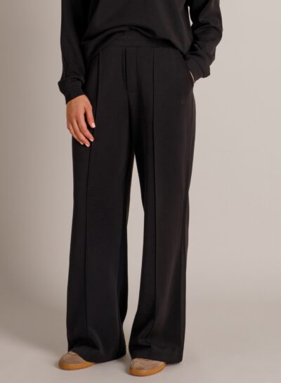 Wijde broek met satijnen bies