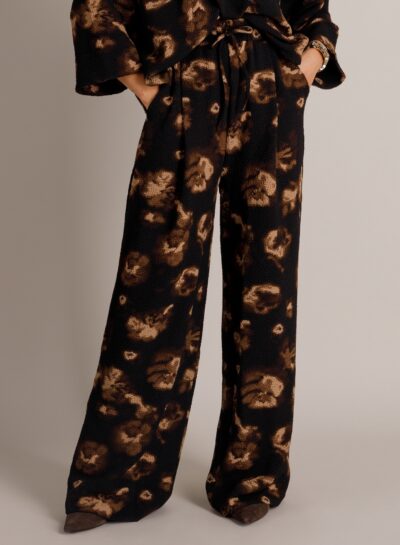 Wijde broek met bloemenprint en structuur
