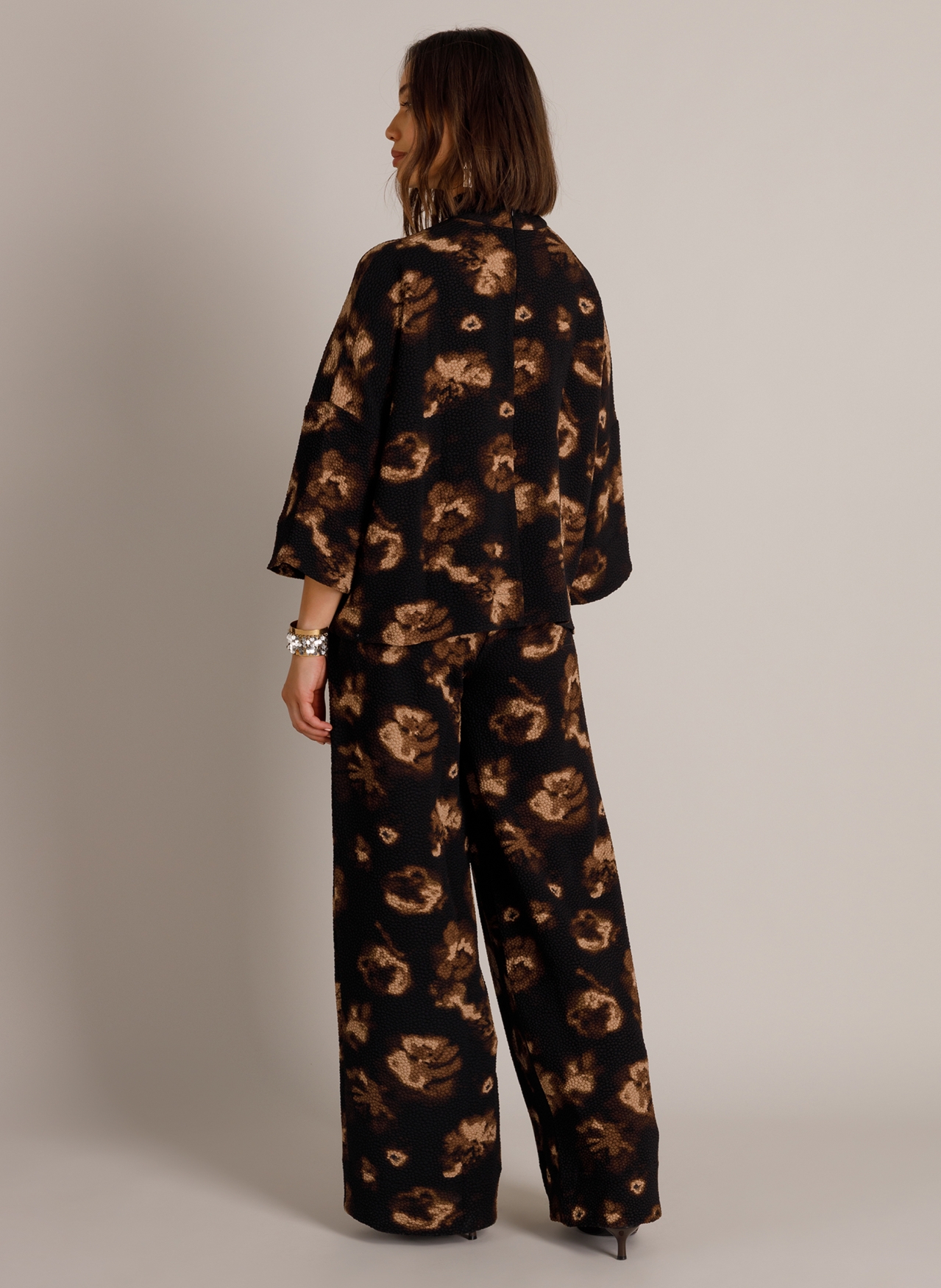 Wijde broek met bloemenprint en structuur - Afbeelding 3