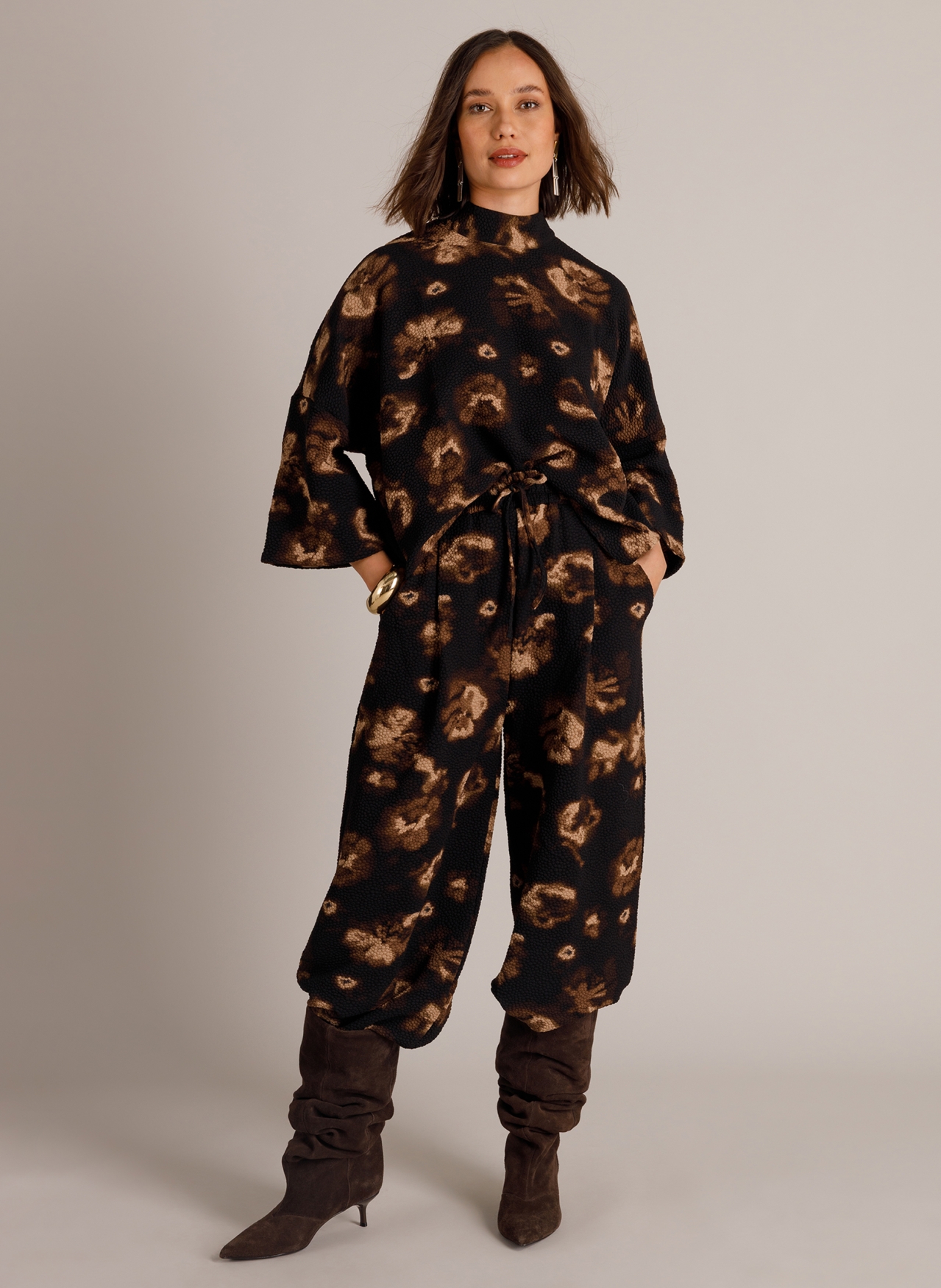 Wijde broek met bloemenprint en structuur - Afbeelding 2