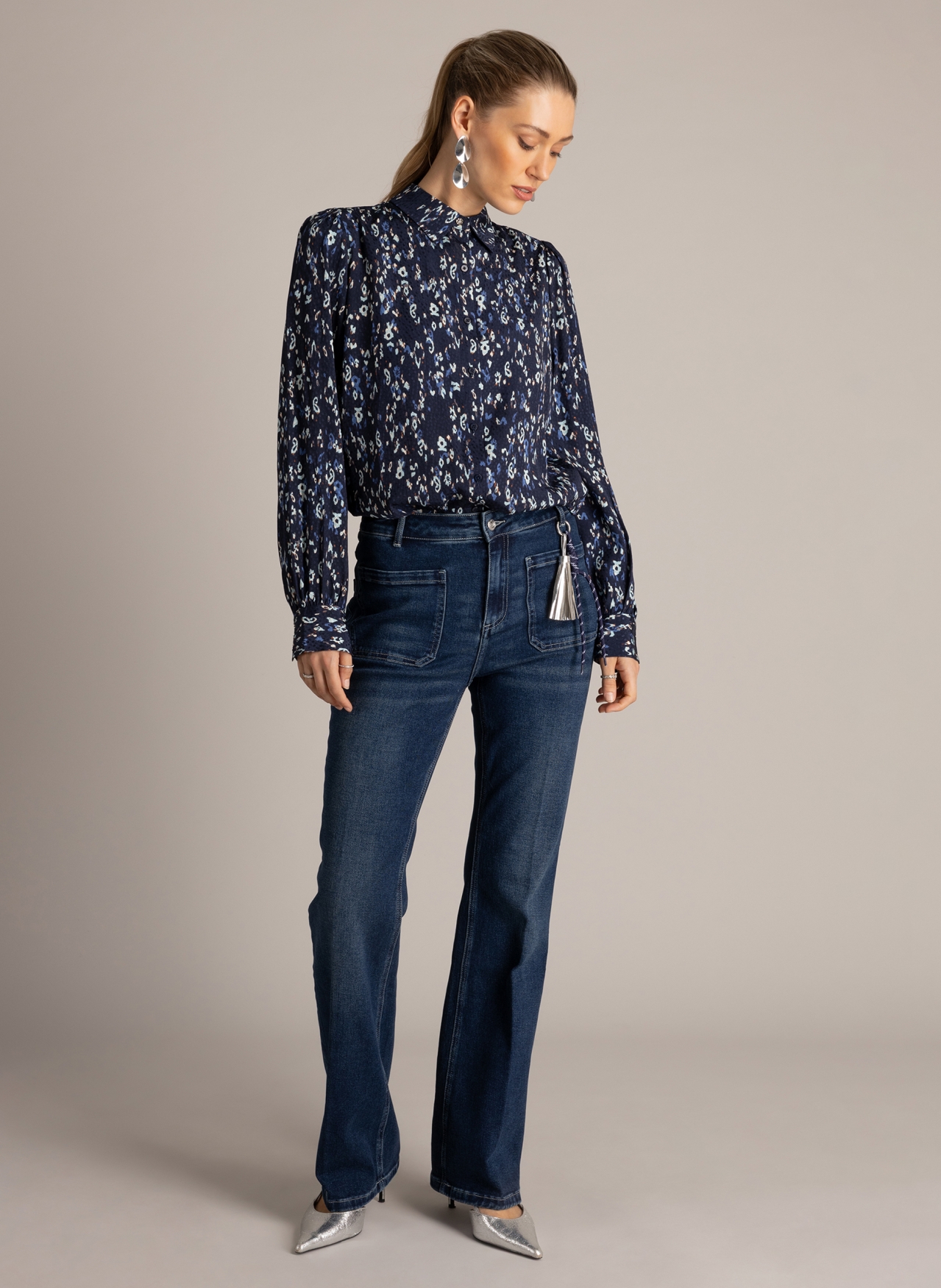 Flared jeans met opgestikte zakken - Afbeelding 2