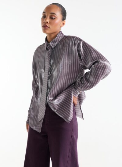 Paarse blouse met glanzende finish
