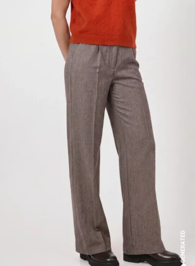 Broek met wijde pijpen en visgraatpatroon