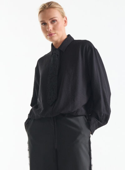 Zwarte blouse met soepele glans
